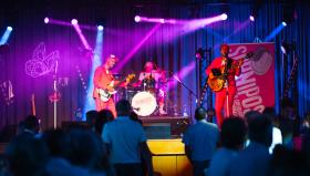 Partystimmung zu später Stunde.